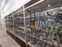 -逝水玩具折扣店
