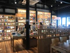 -猫的天空之城概念书店(杭州南宋御街店)