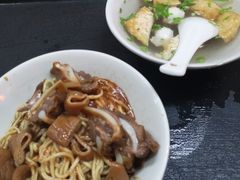 -松树干拌面店