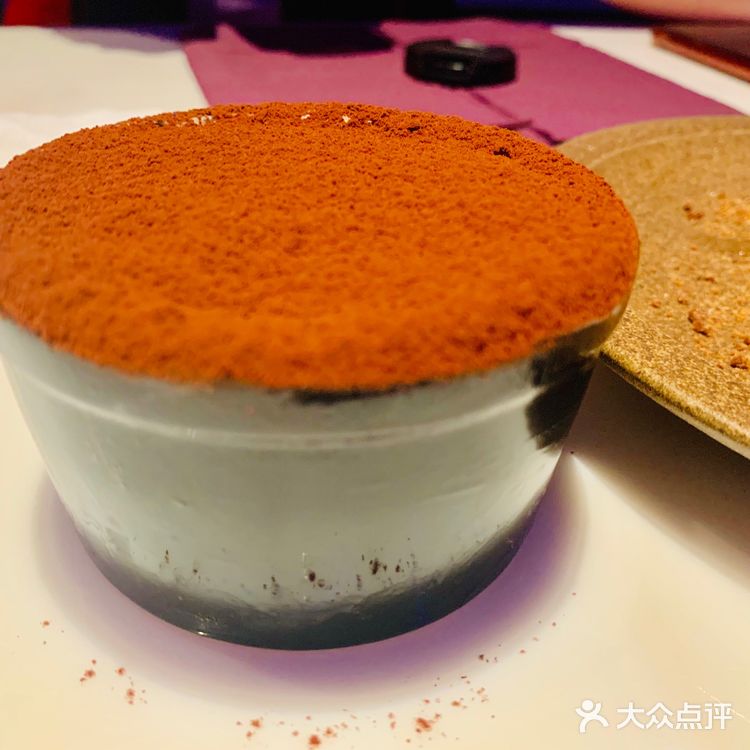 使劲凹造型拍视频，好看极了 然后是菜品