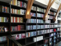 -钟书阁(松江泰晤士小镇店)