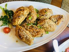 -Chom Cafe and Restaurant