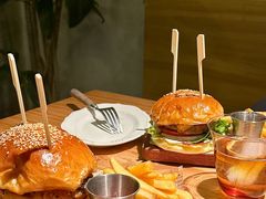 -三勾JJJ Burger&Coffee(梅溪湖店)