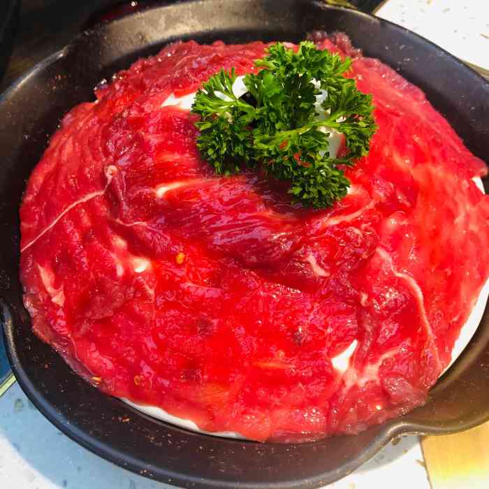 火凤祥鲜货火锅(合生汇店)-"新开的龙凤祥火锅今天去试了,服务员都会