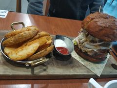 双蛋指椒牛肉汉堡-魏斯理汉堡(西安沣东吾悦店)