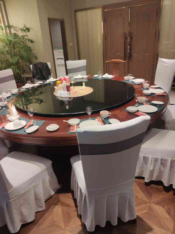 宏运大酒店-"整体装修不错,地点也好找,就在香江路上,.