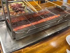 -哈尔滨小酒馆·鲜肉现穿自助烧烤(康新花园店)