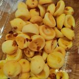 每次买来吃都有点后悔，挞皮比较厚，流心也比较扎实