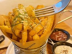 -Mark&Mars Restaurant