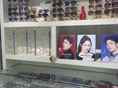 -提一眼镜·蔡司·依视路(小寨店)