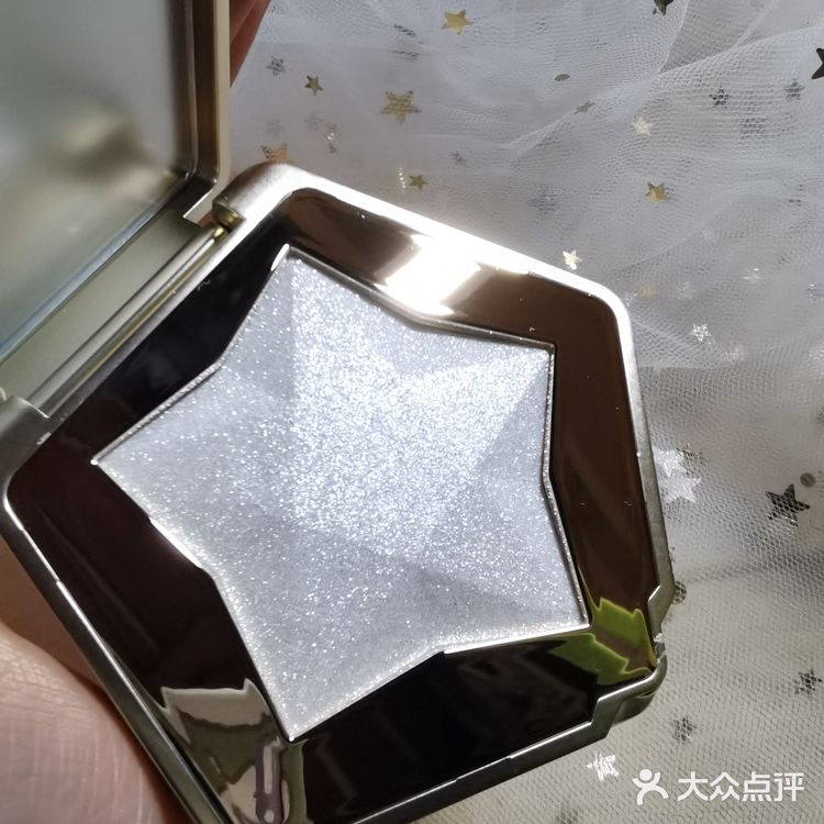 妆容焦点就是高光:愿你如钻石般闪耀