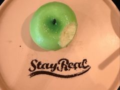 一颗苹果-StayReal Cafe(长宁来福士广场东八区店)