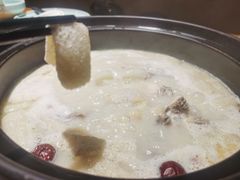 -洪氏嗨捞·广东猪肚鸡·椰子鸡火锅(西咸万象城店)