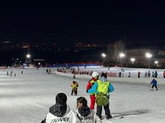 -采薇庄园四季滑雪场