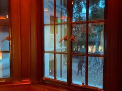 -Nathalie Djurberg与Hans Berg“牛皮纸包裹的月亮”-Prada荣宅当季展览