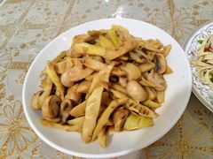 山笋炒蘑菇-茅山风味馆