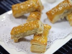 蜜汁叉烧酥-老木头音乐空间(月河街店)