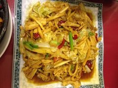 酸笋炒腐竹-红鼻子桂林米粉(金唐新光界店)