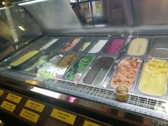 -莓园冰淇淋店