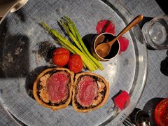 惠灵顿牛排-弦月窗LUNETTE BY AMANDA(复兴路店)