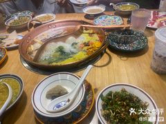 -洱火云南酸菜牛肉火锅(石景山当代商城店)