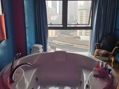 -天鹅恋酒店(大坪龙湖时代天街石油路地铁站店)