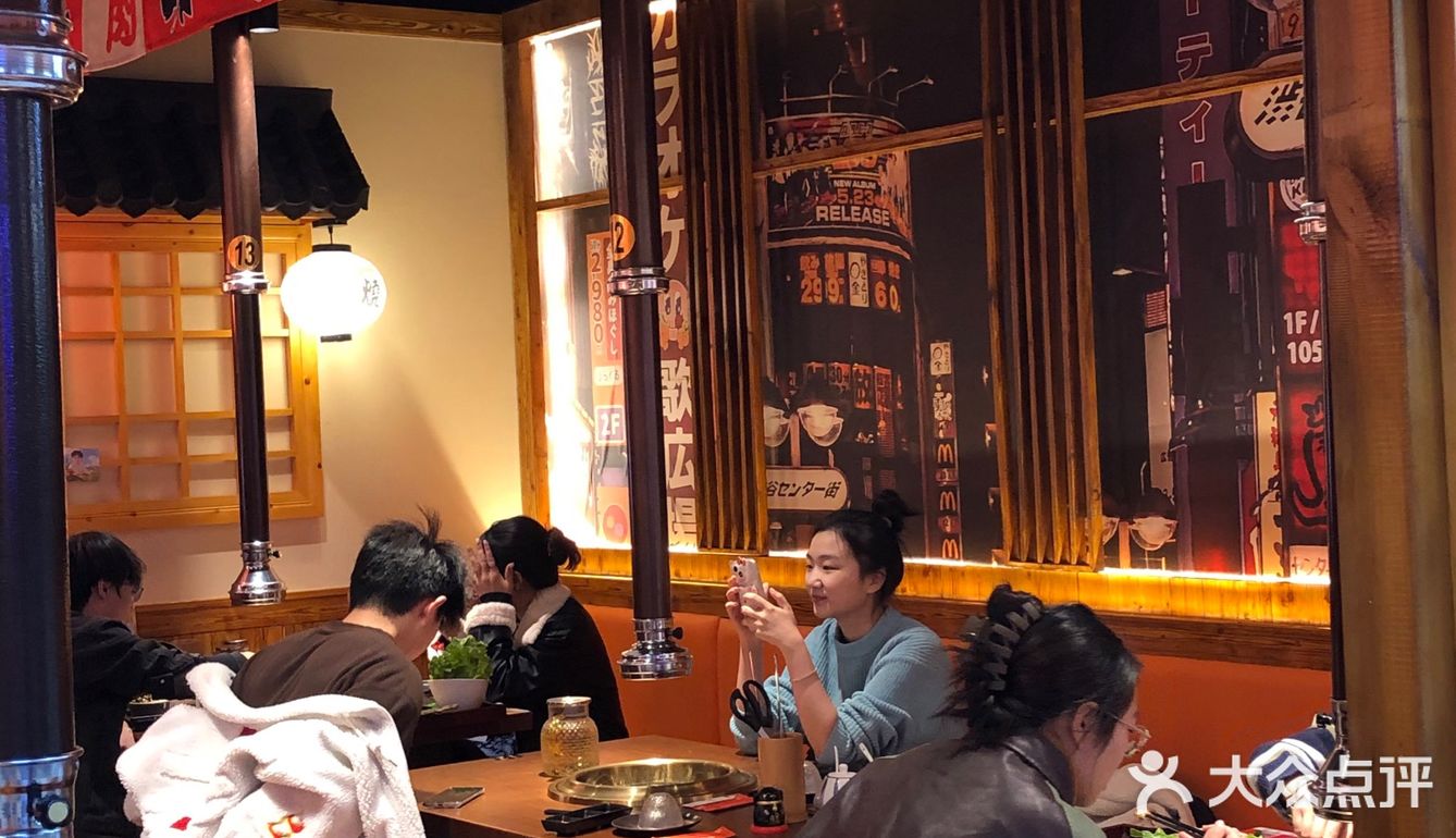 一边喝罐罐烤奶一边吃烤肉，简直要幸福到哭[流泪]好吗？