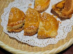 蛋黄莲蓉酥-香融府·烤鸭·家常菜(花乡奥莱店)