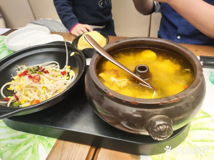 云海肴·汽锅鸡·云南代表菜(曲江大悦城店)原味汽锅鸡图片