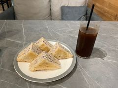 -LEO CAFE