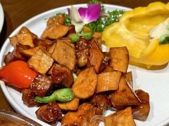 杏鲍菇炒雪花牛肉粒-蚝得喜海鲜(东城店)