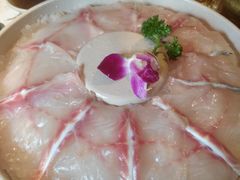 -老牌坊云南鱼豆花火锅(爱建店)