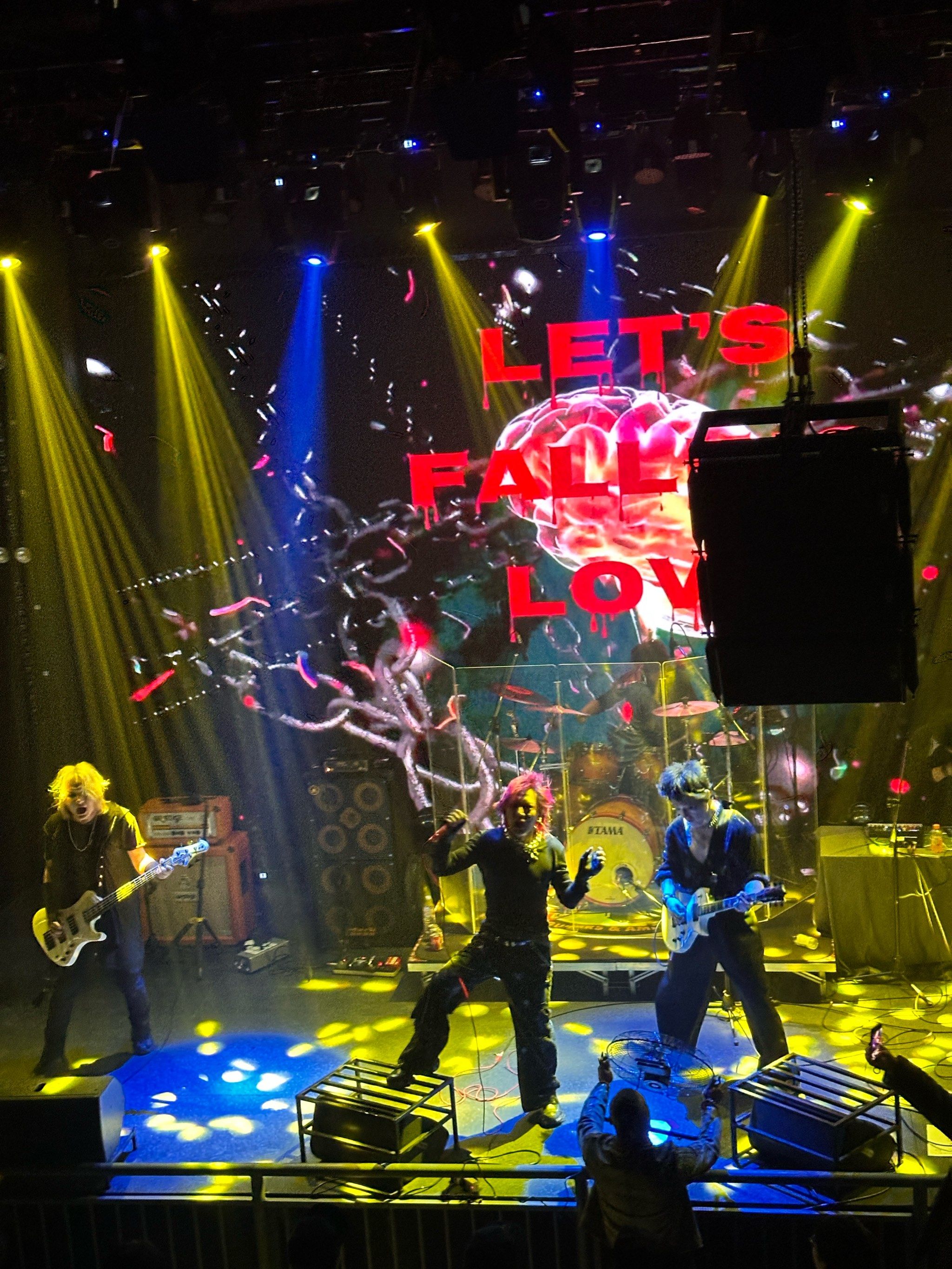 现场燃💥乐队演出带我进入音乐乌托邦🎵