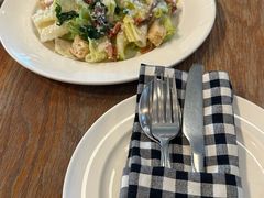 -ROAST coffee & eatery