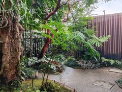 -Chom Cafe and Restaurant