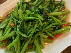 -Dang restaurant (patong phuket)