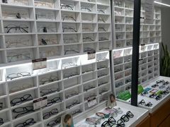 -视野联行眼镜•蔡司•依视路(温江店)