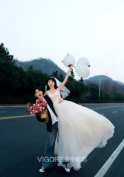 -雪中彩影婚纱摄影·微光艺术中心