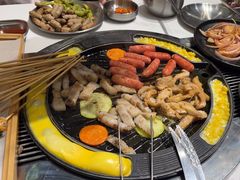 -山野的朋友露营炭火烤肉