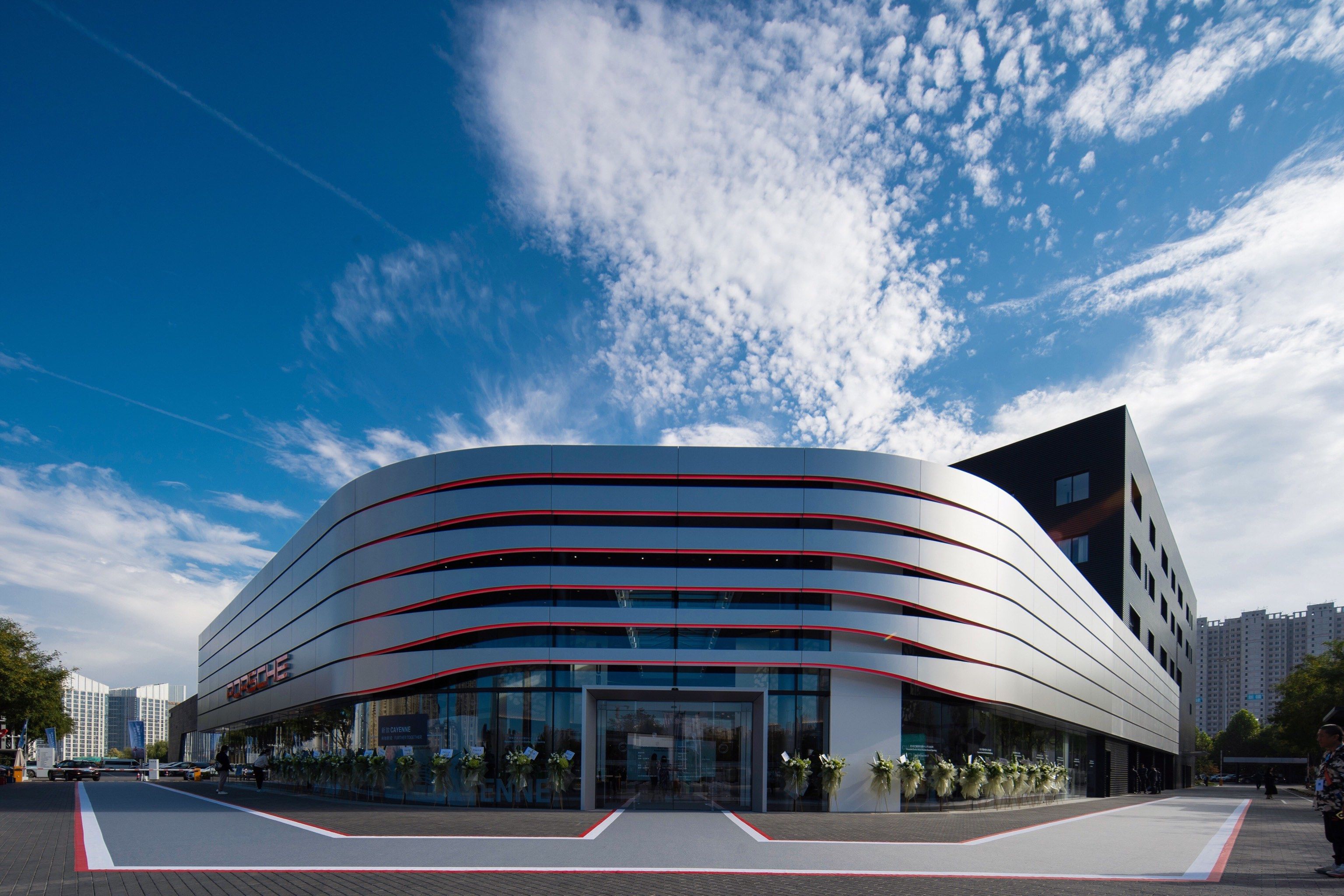 跟拍遇上保时捷开业￼