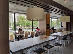 靠窗位-麦当劳(国际社区店)