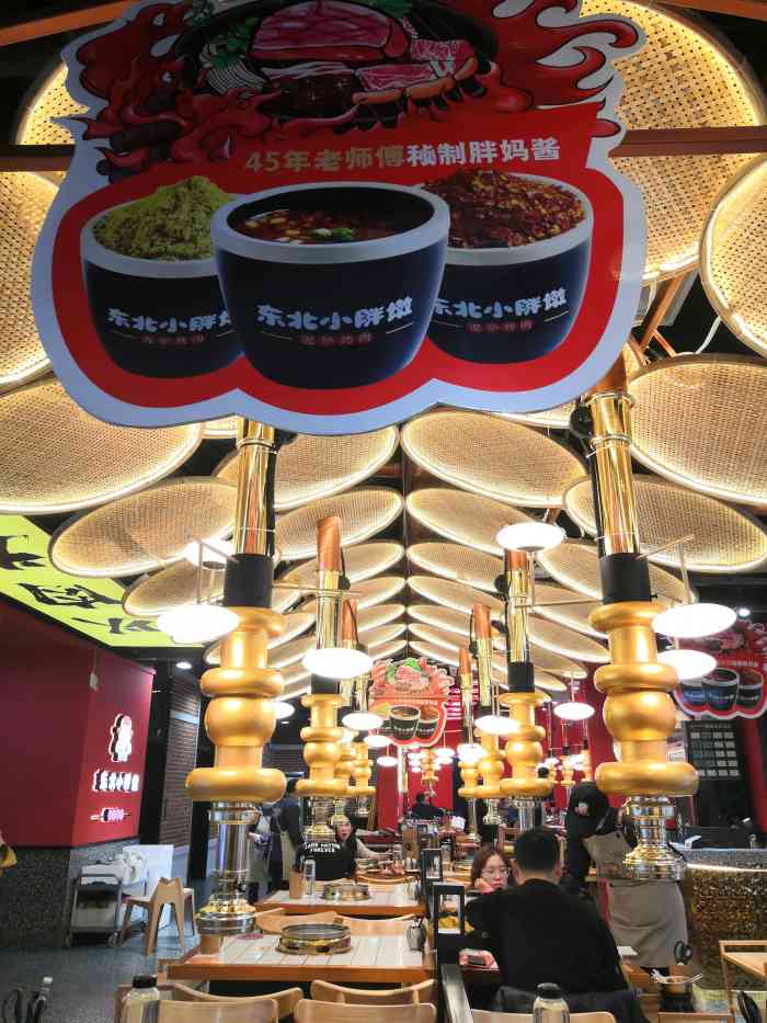 东北小胖墩·烤肉铺子(温岭银泰店)-"来的晚了所以只能坐过道了,整体