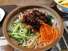 凉拌鸡丝米线过桥米线-滇越乘象云南餐厅(豆各庄店)