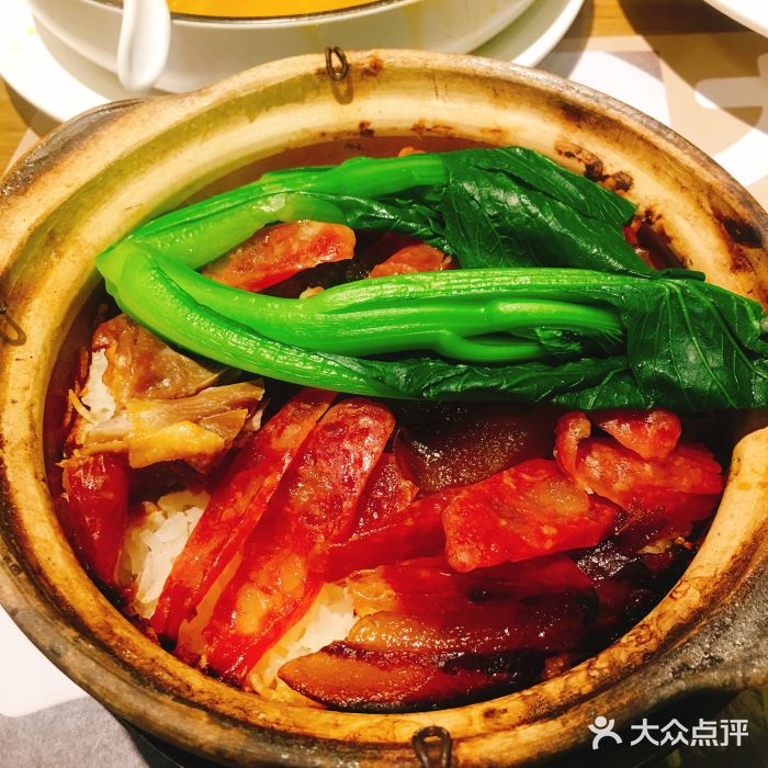 草本工坊(悠唐广场店)港品腊味煲仔饭图片