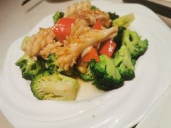 西兰花炒鲜鱿-肥仔文澳门猪骨煲(南京西路店)