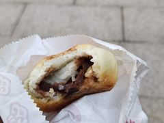 豆沙馅酒酿饼-采芝斋评弹茶馆(观前街店)