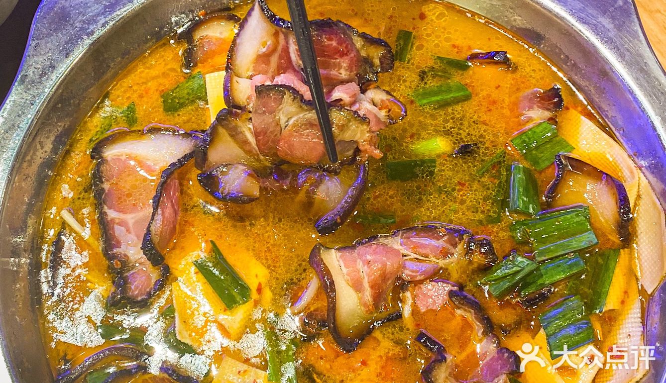 【招牌烤鱼】 招牌必点，基本上每桌都有这道菜️外皮烤