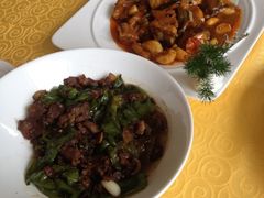 万豪温泉谷餐厅的小炒肉和酱烧野江鲶不错-咸宁温泉谷大酒店