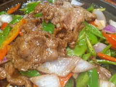 铁板黑椒牛柳-厨神老街兔·淳朴人家店(盐帮菜风味名店)