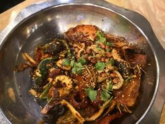 -愉肴麻辣香锅(中山路店)